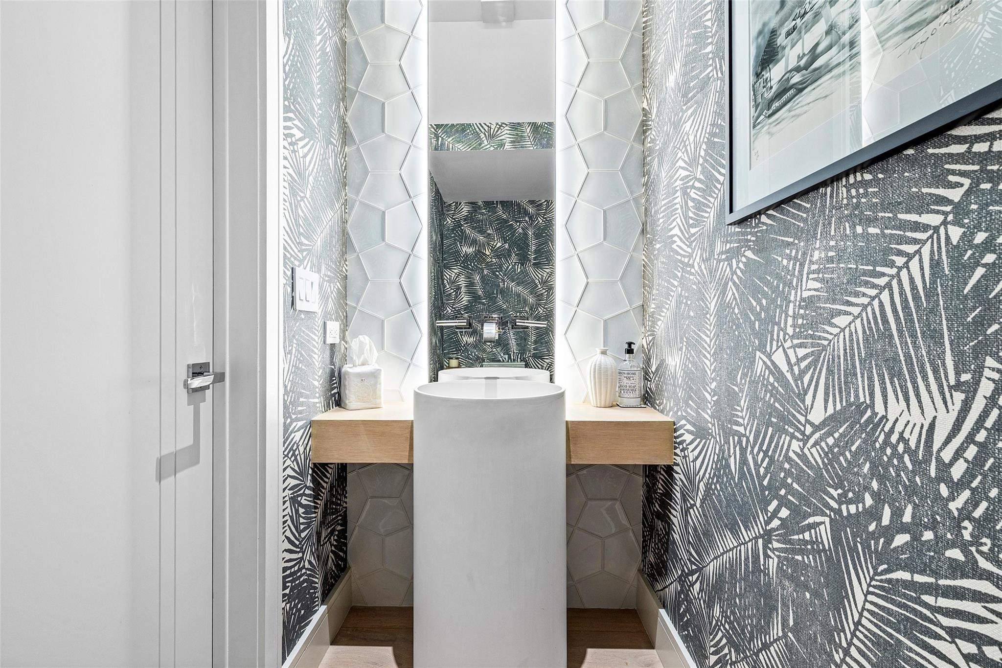 TEN TWENTY LANGER - Residential