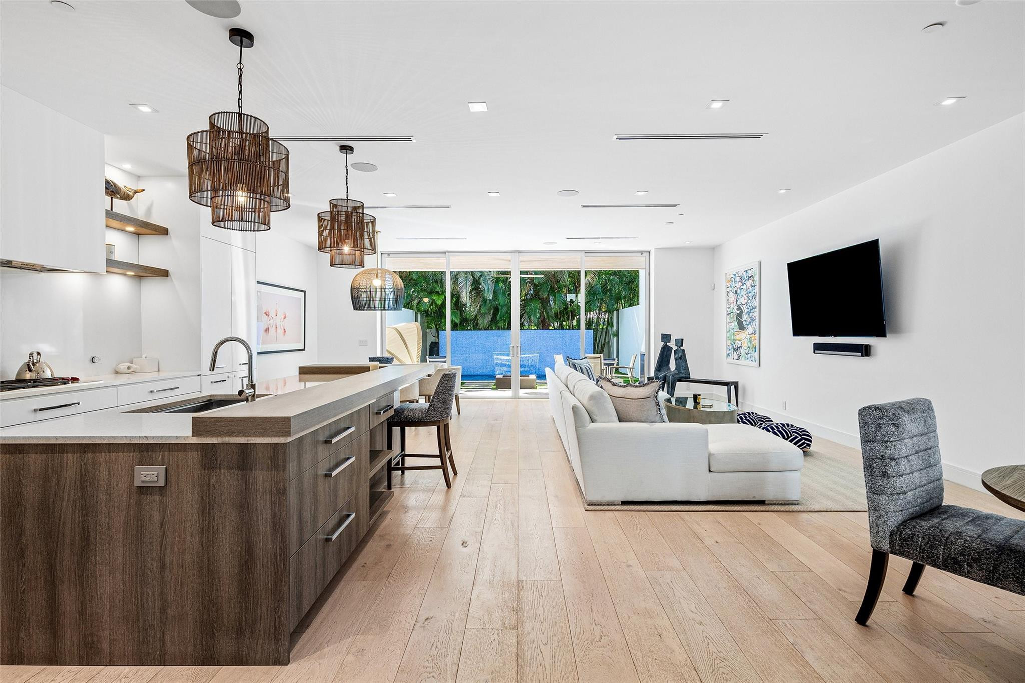 TEN TWENTY LANGER - Residential