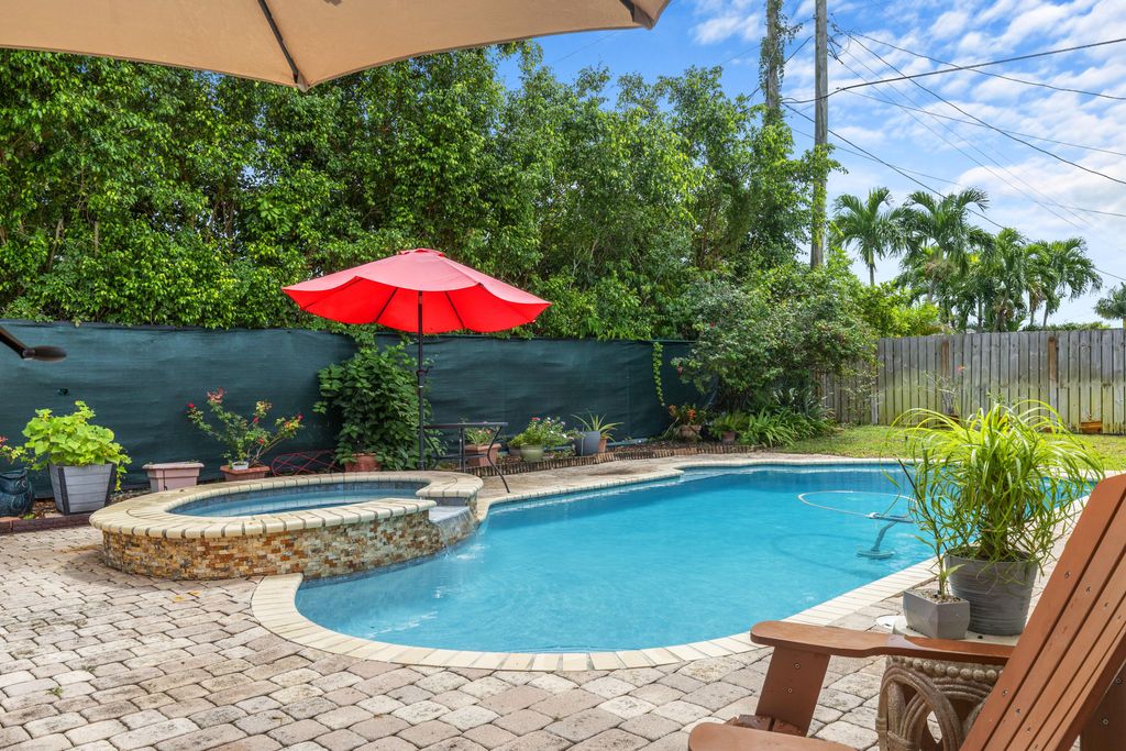 Photo of 2512 SW 13th Court, Boynton Beach, FL 33426 (MLS # R10924123)