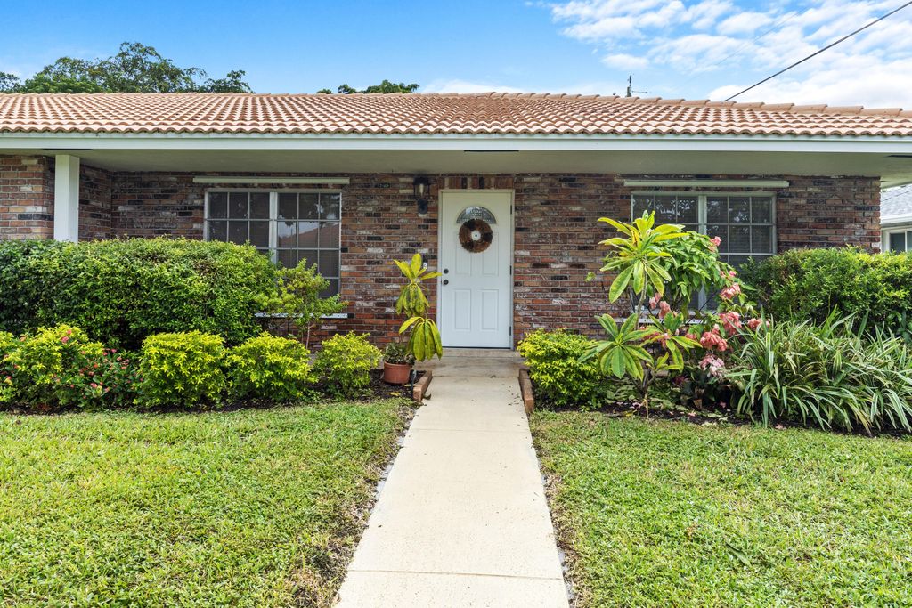 Photo of 2512 SW 13th Court, Boynton Beach, FL 33426 (MLS # R10924123)