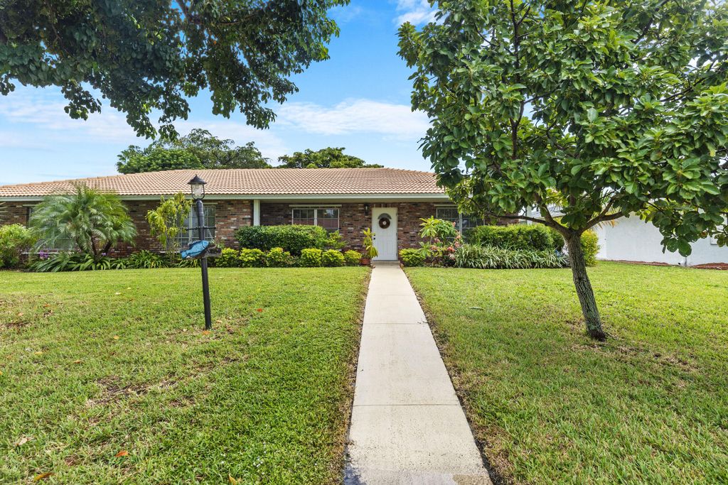 Photo of 2512 SW 13th Court, Boynton Beach, FL 33426 (MLS # R10924123)
