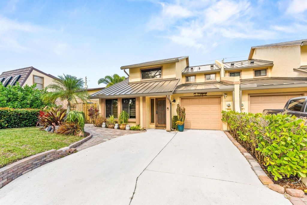 Photo of 1075 Raintree Lane, Palm Beach Gardens, FL 33410 (MLS # R11145670)