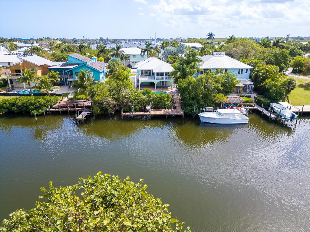 4239 SE Whiticar Way