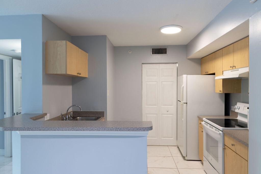 VILLA DEL SOL CONDO - Residential