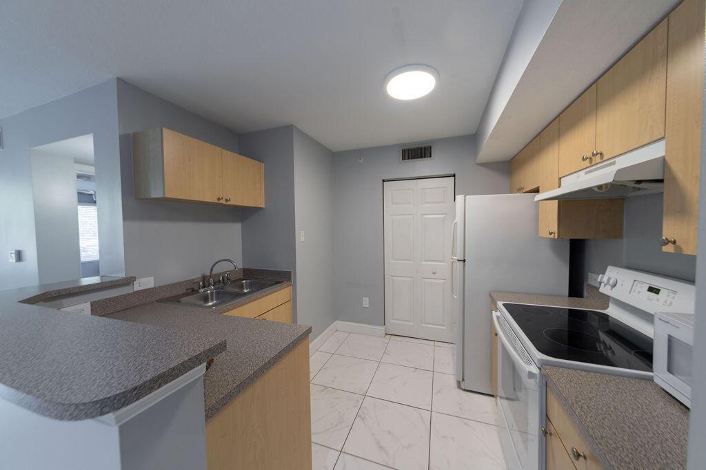 VILLA DEL SOL CONDO - Residential