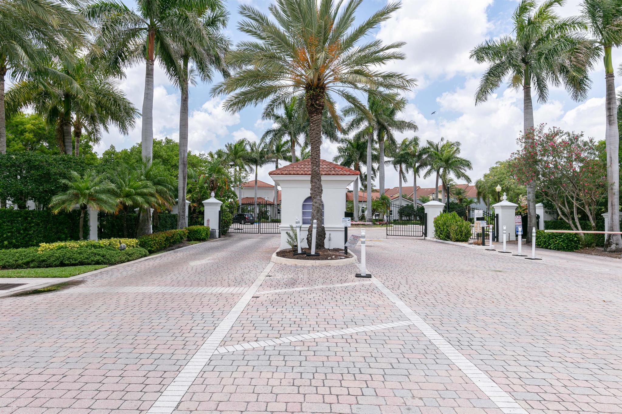VILLA DEL SOL CONDO - Residential