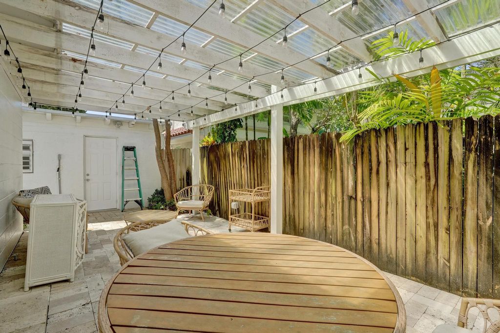 Photo of 1524 SE 1st Street, Fort Lauderdale, FL 33301 (MLS # B26008821)