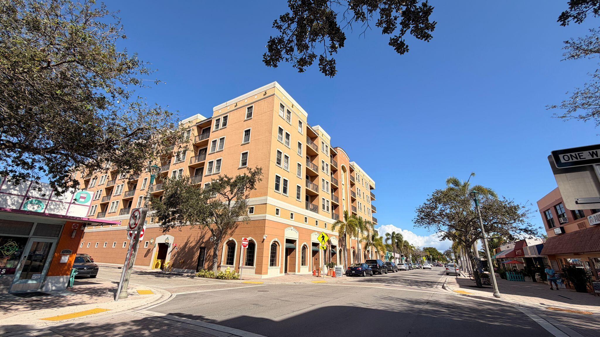 511 Lucerne Avenue 610