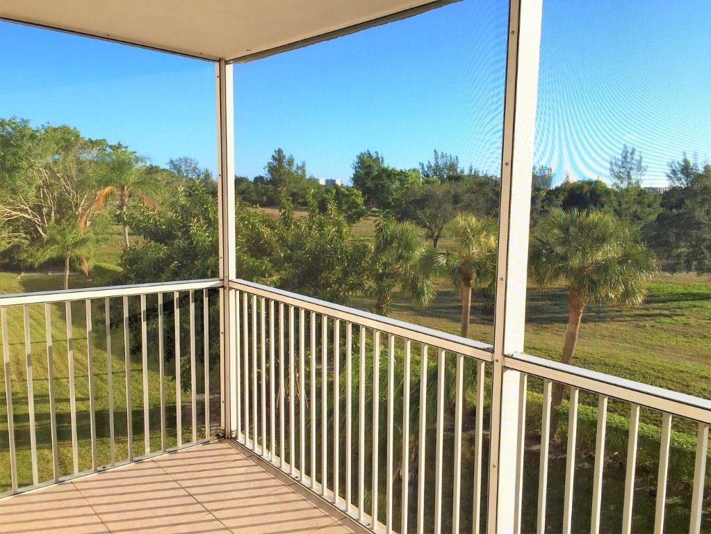 Boca Teeca Condoo 3 - Residential Lease