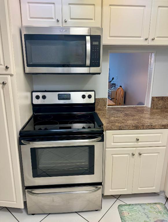 Boca Teeca Condoo 3 - Residential Lease