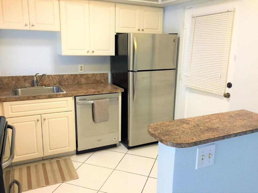 Boca Teeca Condoo 3 - Residential Lease