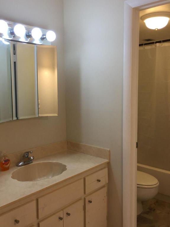 Boca Teeca Condoo 3 - Residential Lease