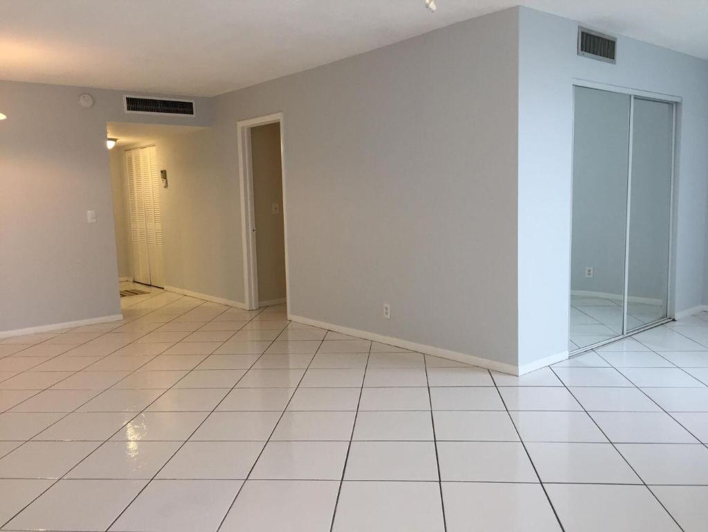 Boca Teeca Condoo 3 - Residential Lease