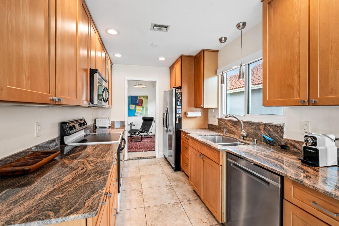 LAKES OF SHERBROOKE PH 3 - Residential