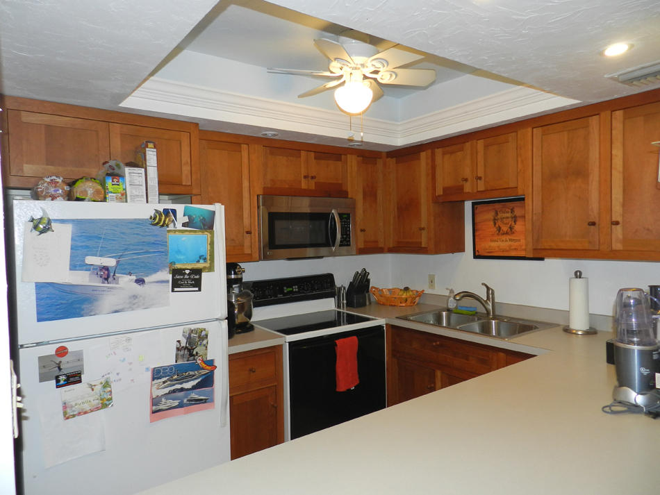 ETON HOUSE COND APTS LTS 37 TO 40 INC & SOVEREIGNT - Residential Lease