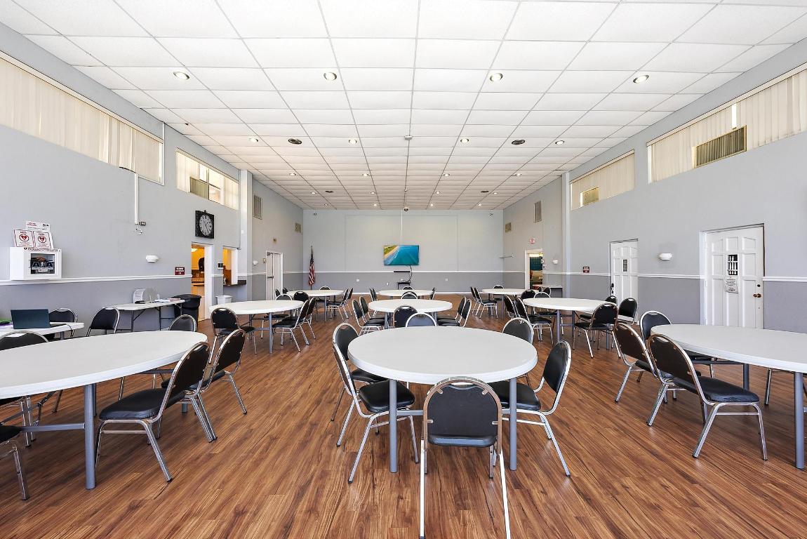 VILLAGE ROYALE CONDO 7 - Residential