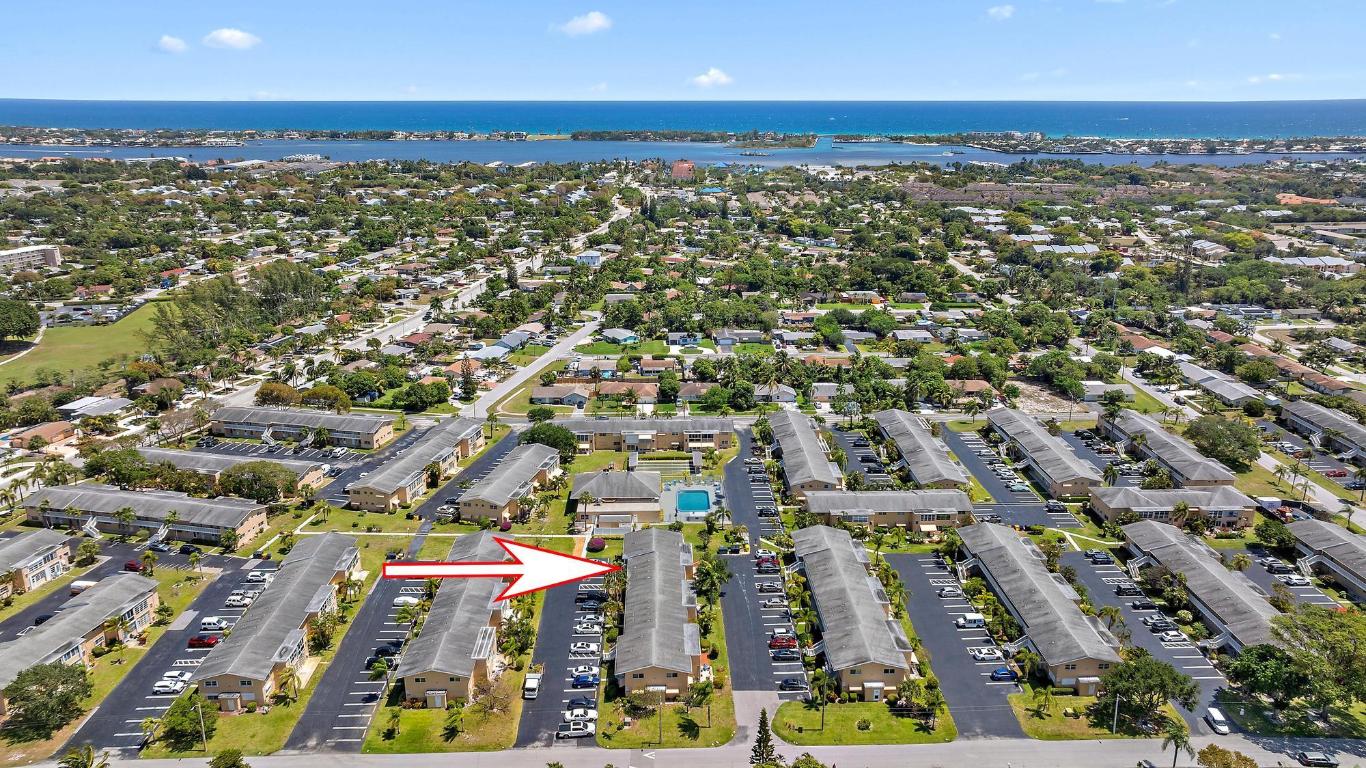 VILLAGE ROYALE CONDO 7 - Residential