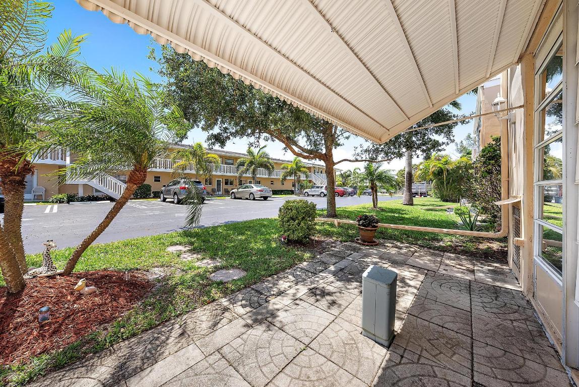 VILLAGE ROYALE CONDO 7 - Residential