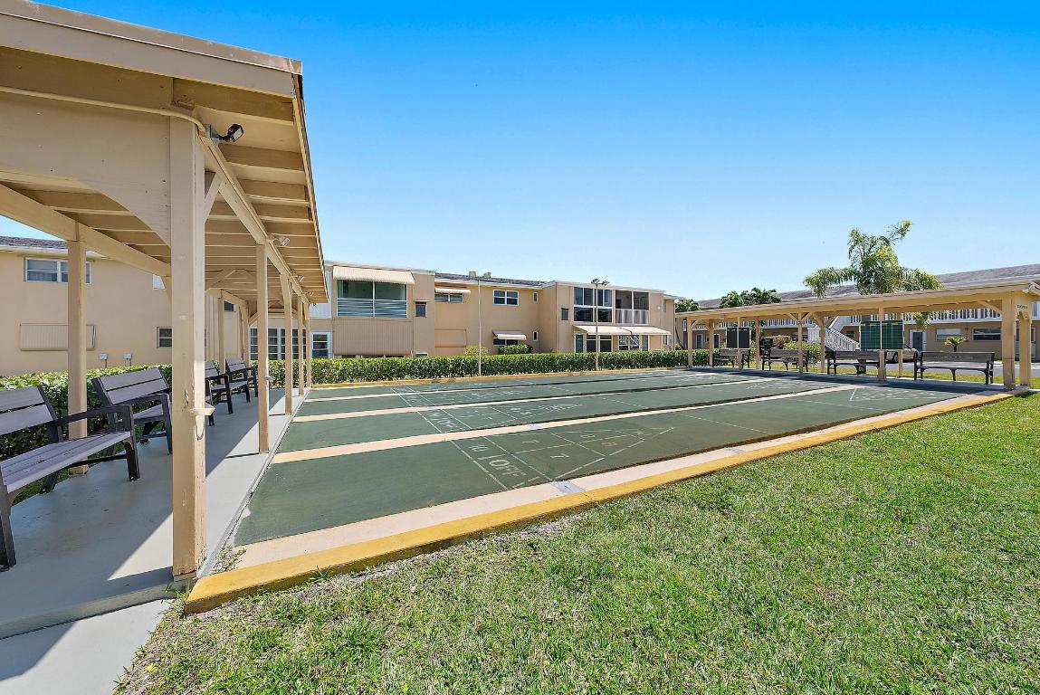 VILLAGE ROYALE CONDO 7 - Residential