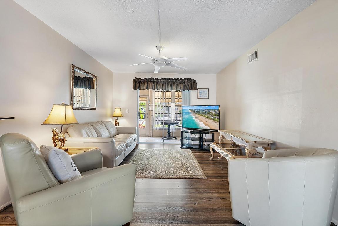 VILLAGE ROYALE CONDO 7 - Residential