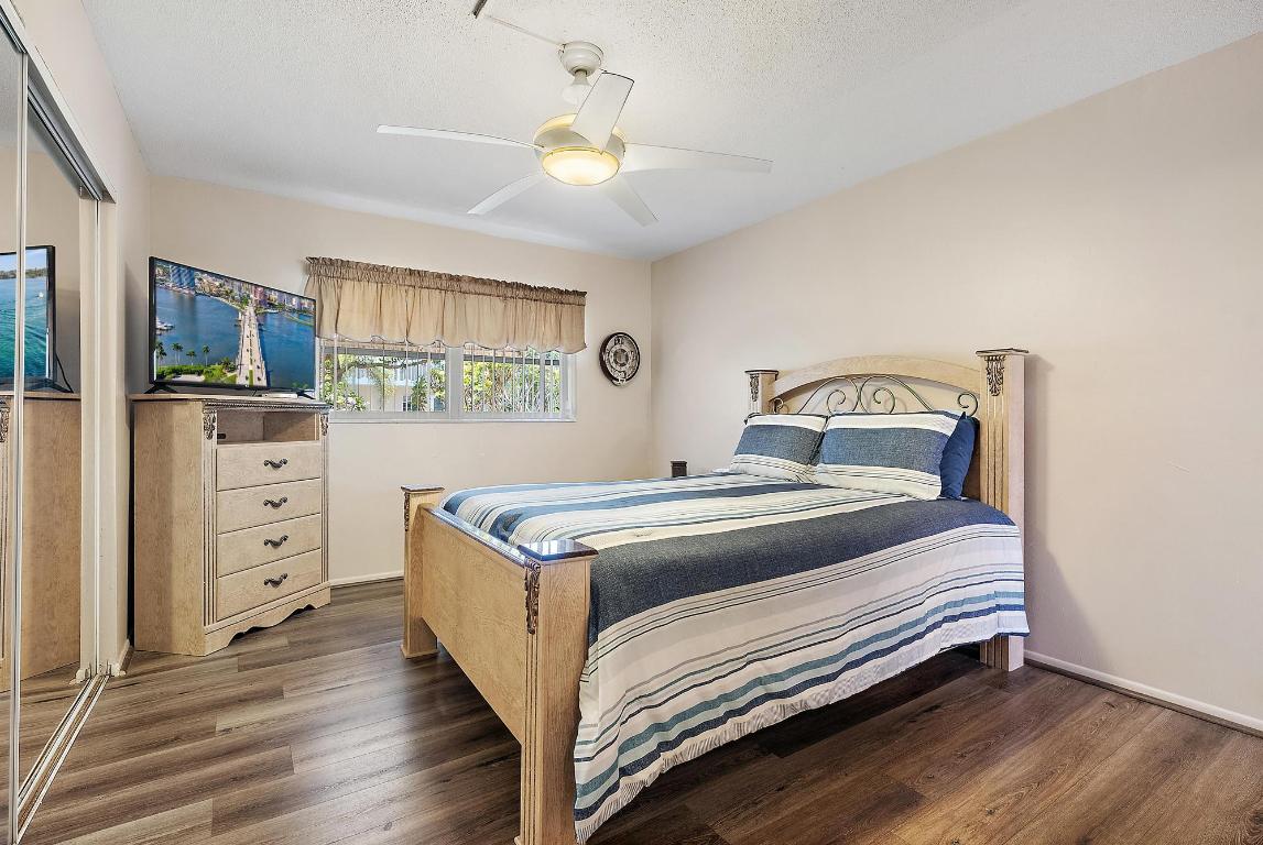 VILLAGE ROYALE CONDO 7 - Residential