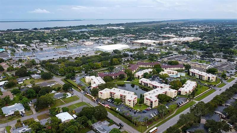 ISLAND HOUSE CONDOMINIUM - Residential Lease