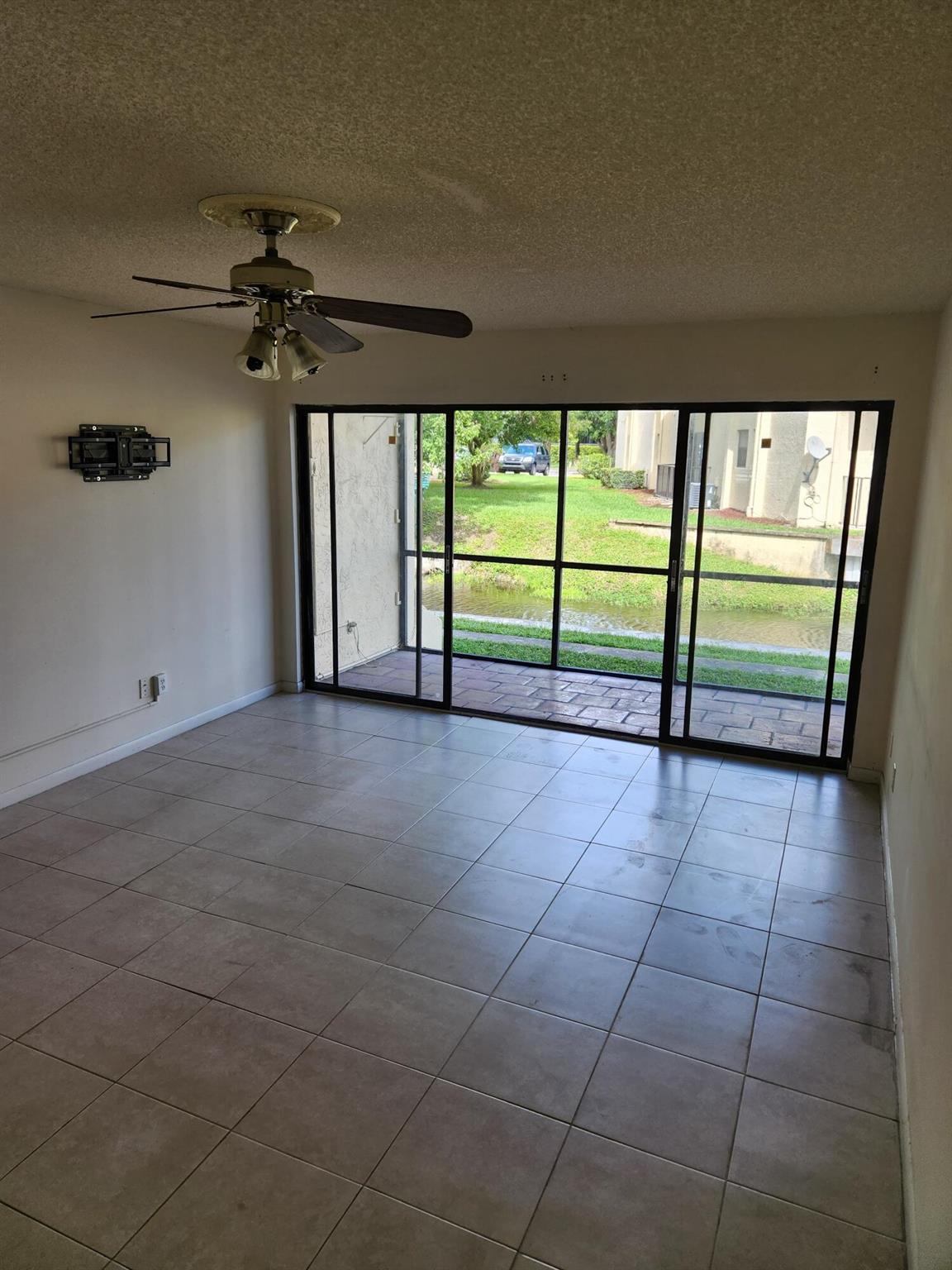 ISLAND HOUSE CONDOMINIUM - Residential Lease