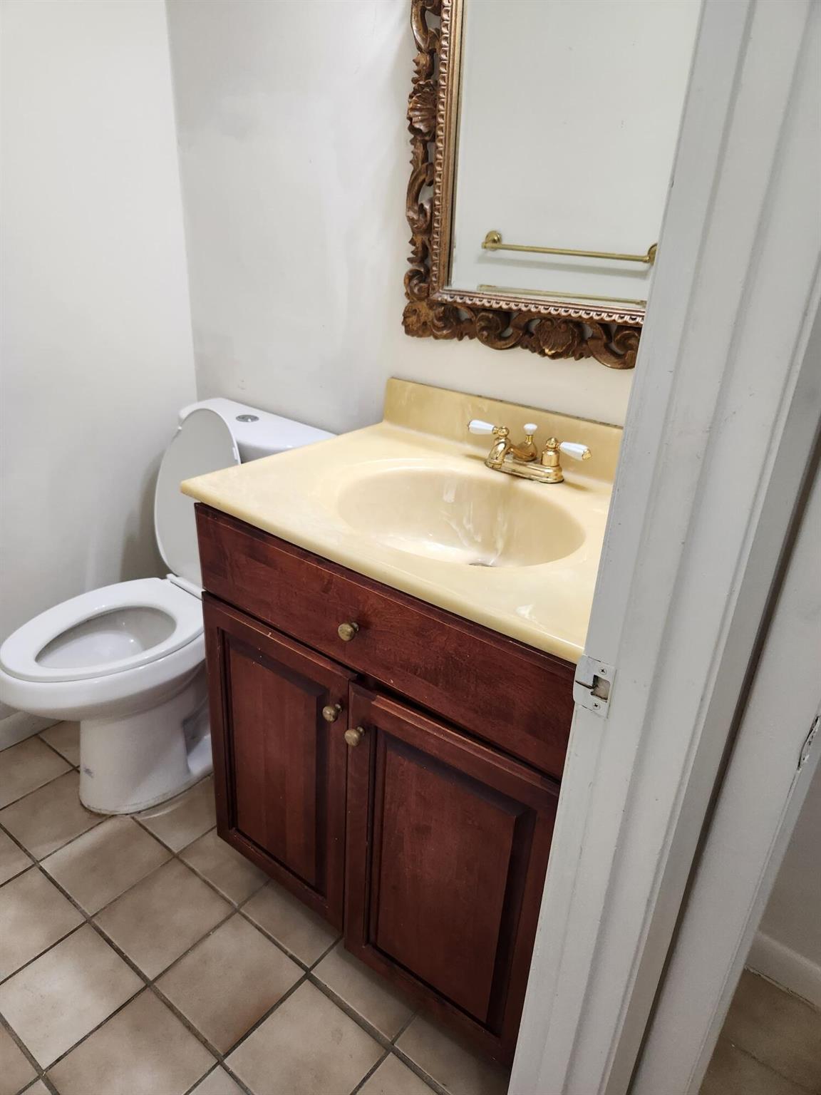 ISLAND HOUSE CONDOMINIUM - Residential Lease