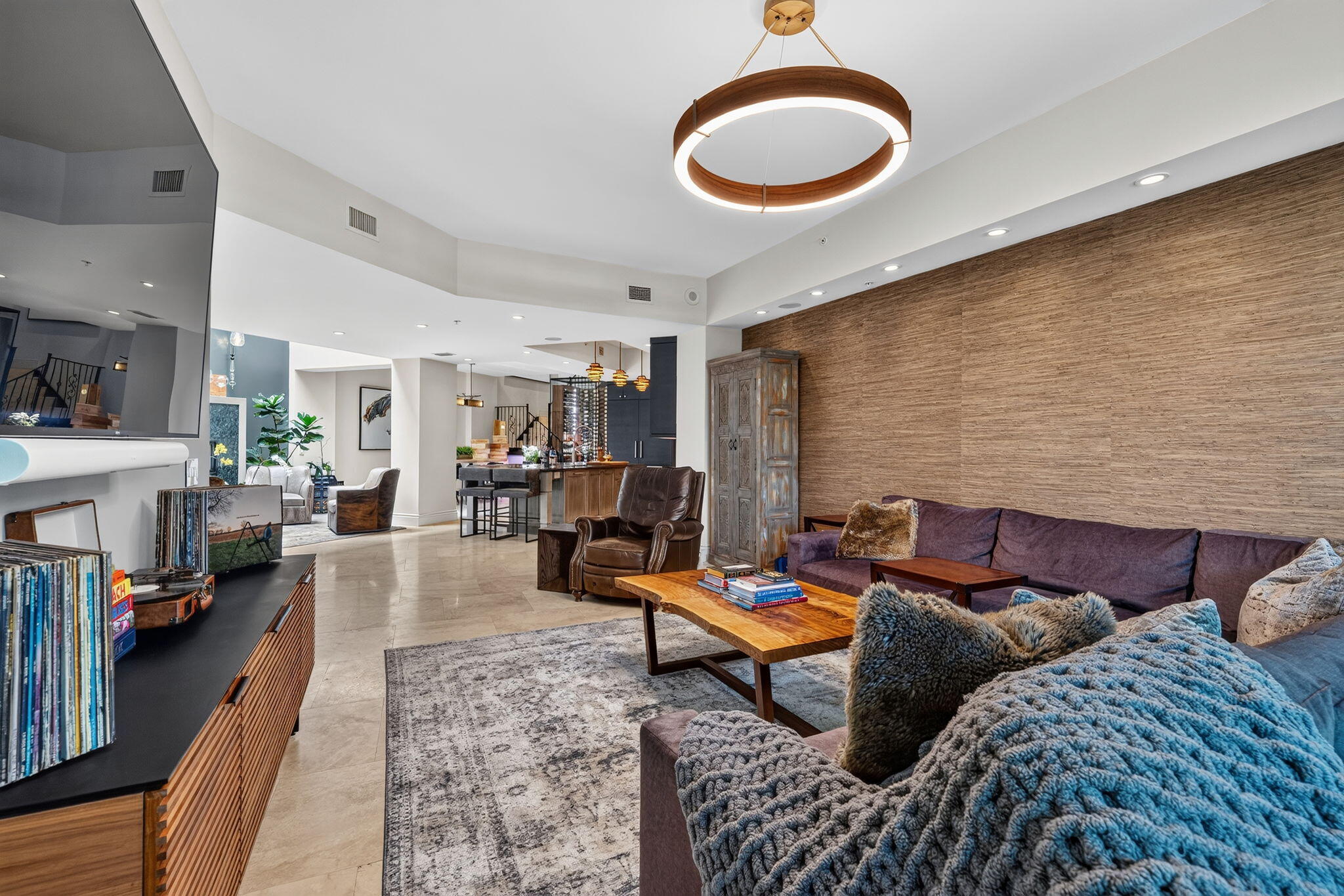 411 N NEW RIVER Drive E V-2