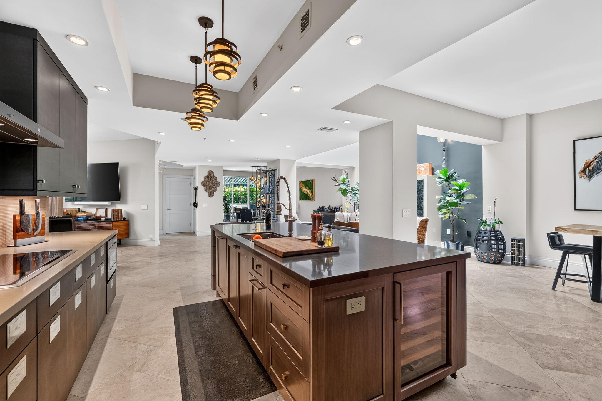 411 N NEW RIVER Drive E V-2