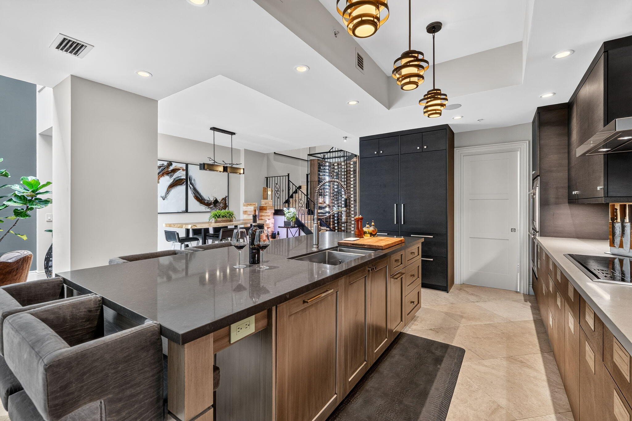 411 N NEW RIVER Drive E V-2