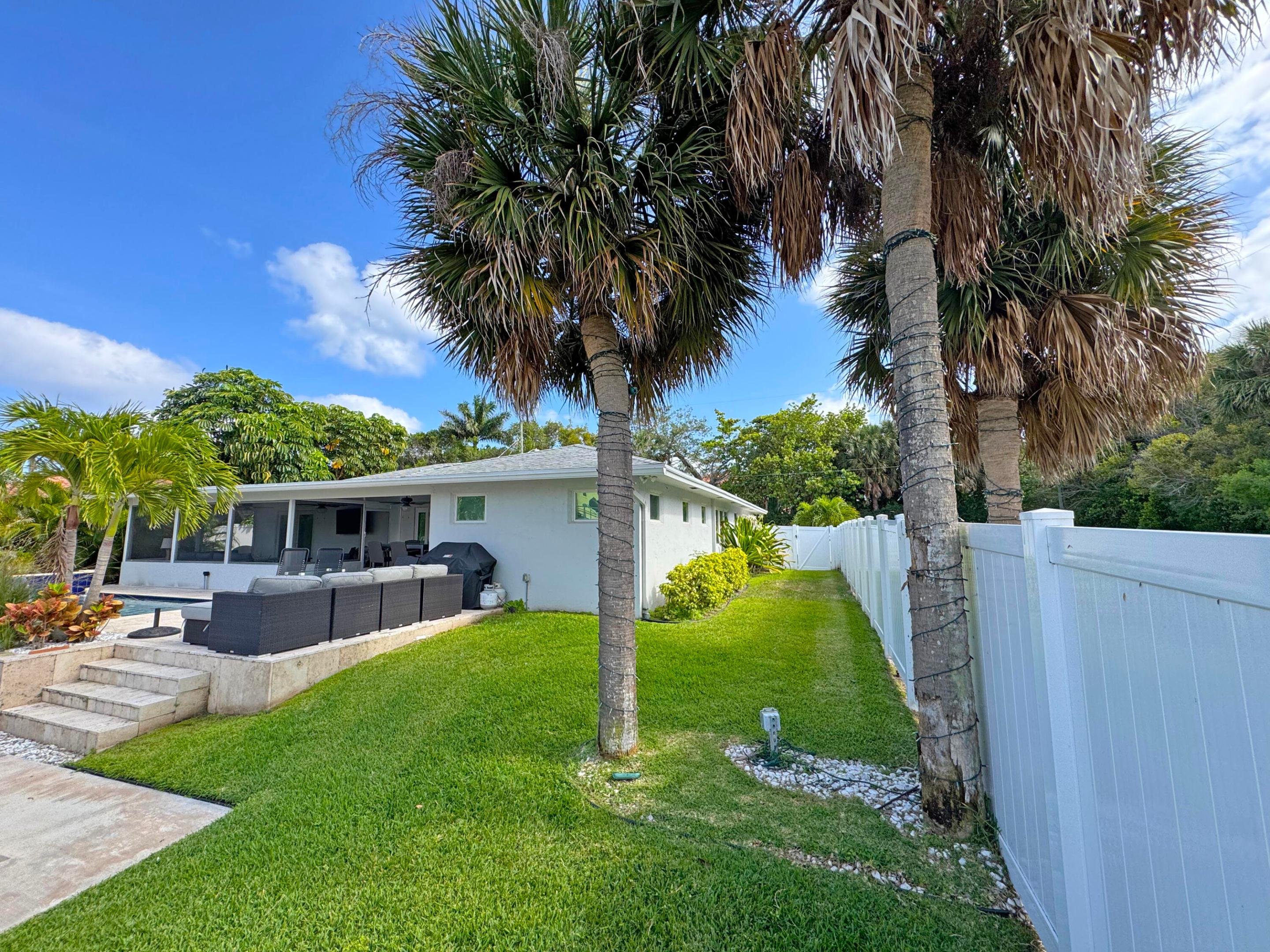 HYPOLUXO PARK - Residential Lease