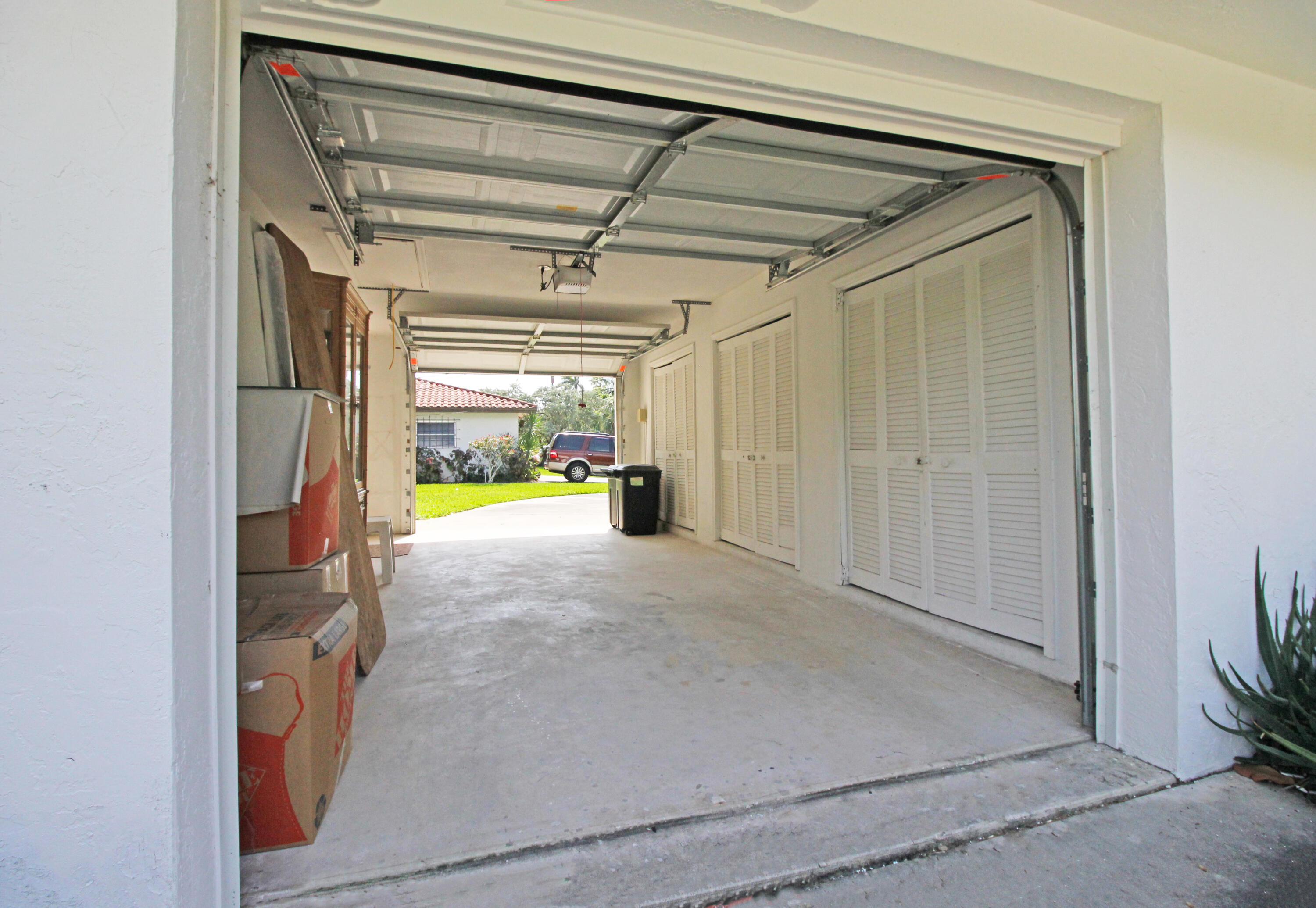 HYPOLUXO PARK - Residential Lease