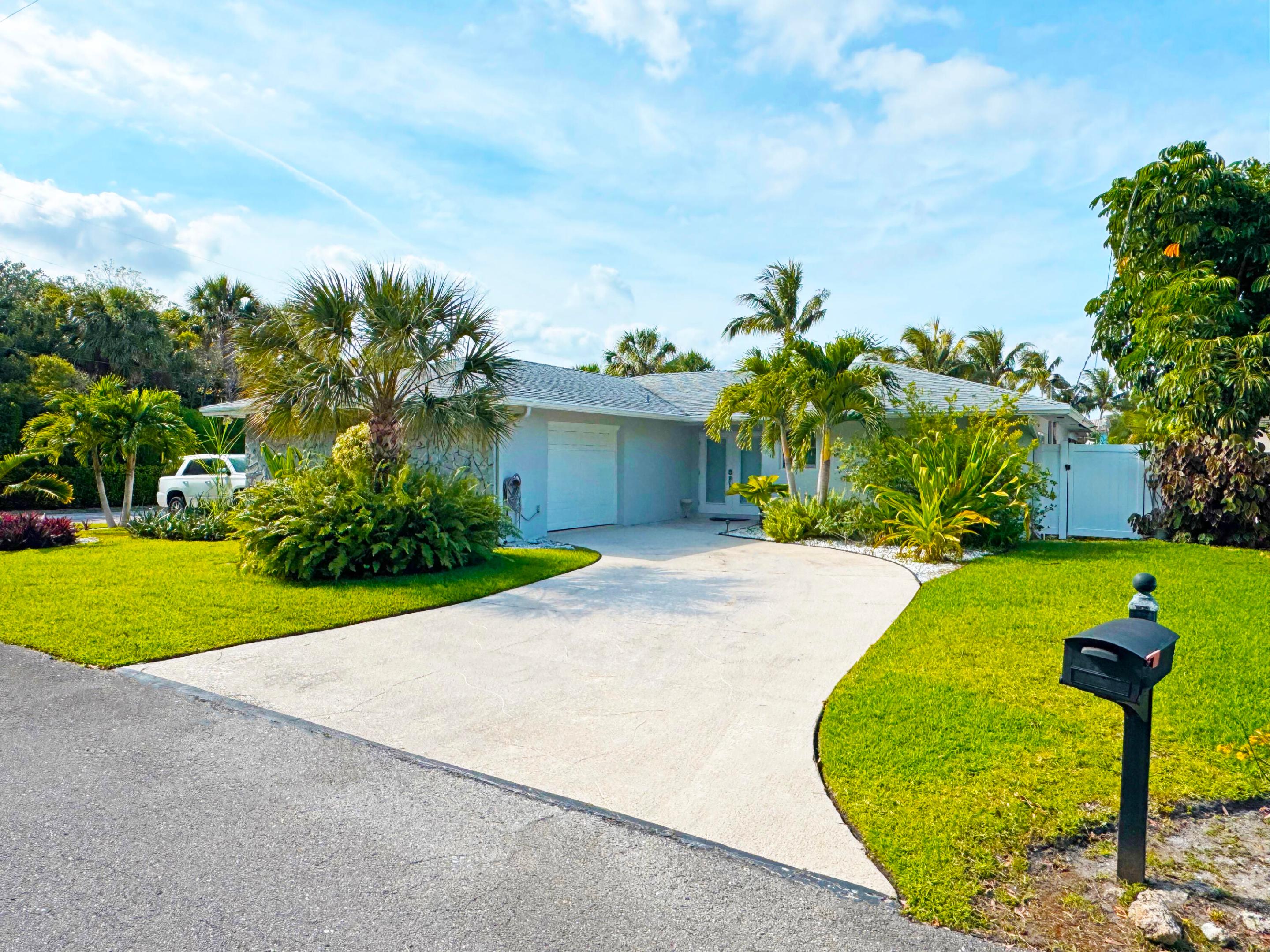 HYPOLUXO PARK - Residential Lease