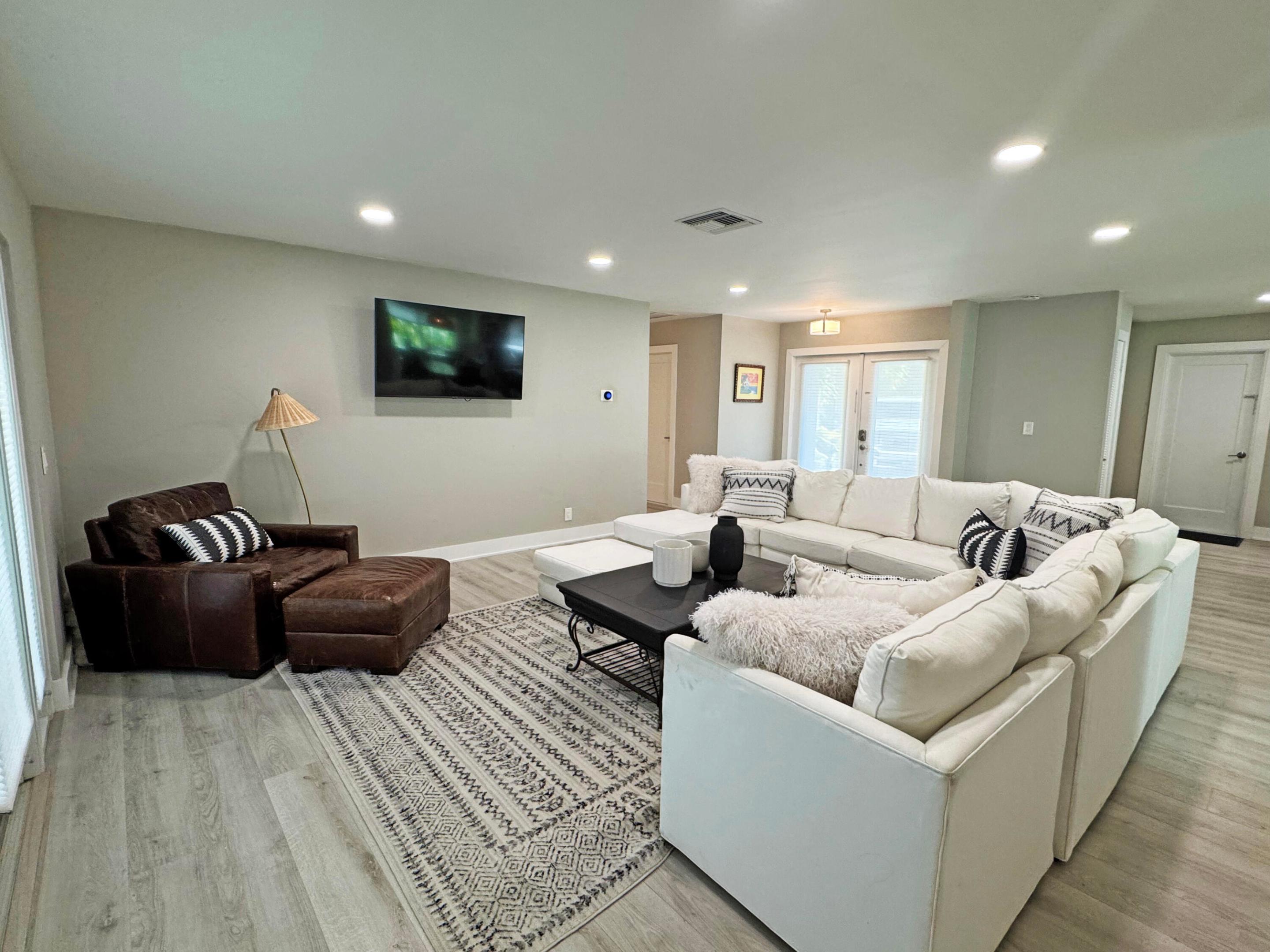 HYPOLUXO PARK - Residential Lease