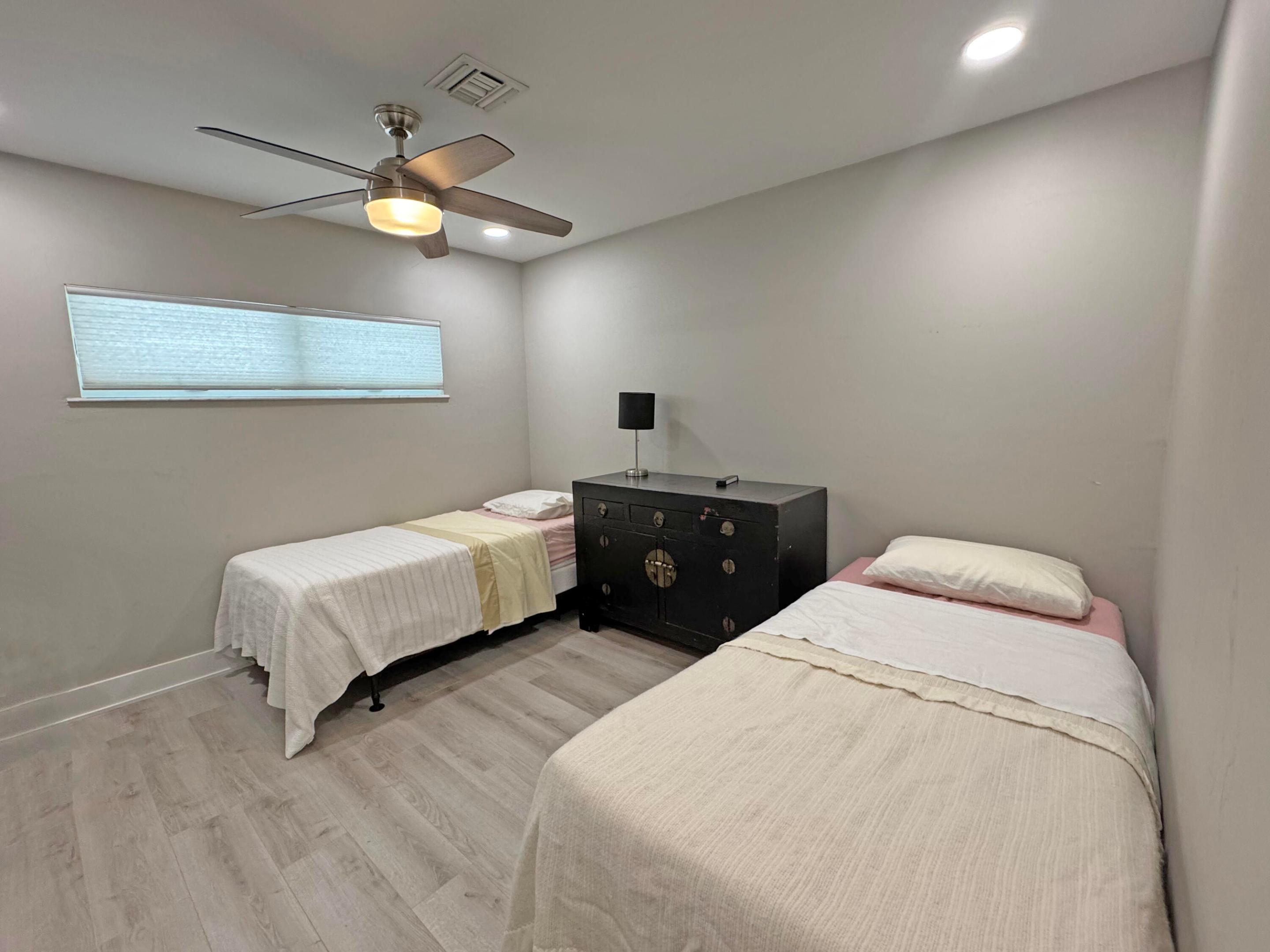 HYPOLUXO PARK - Residential Lease