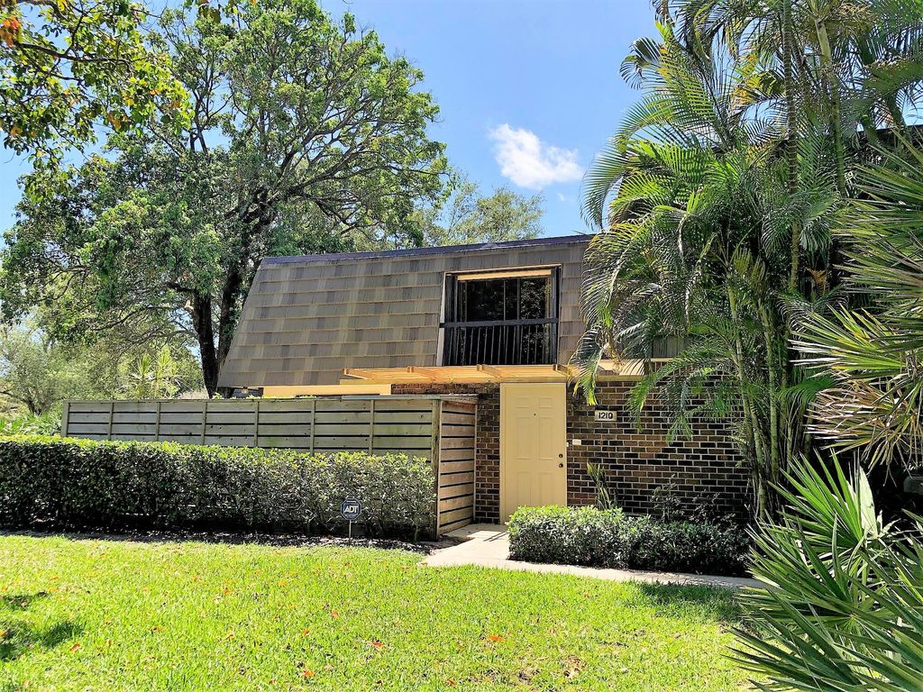 Photo of 1210 12th Terrace, Palm Beach Gardens, FL 33418 (MLS # R10996198)