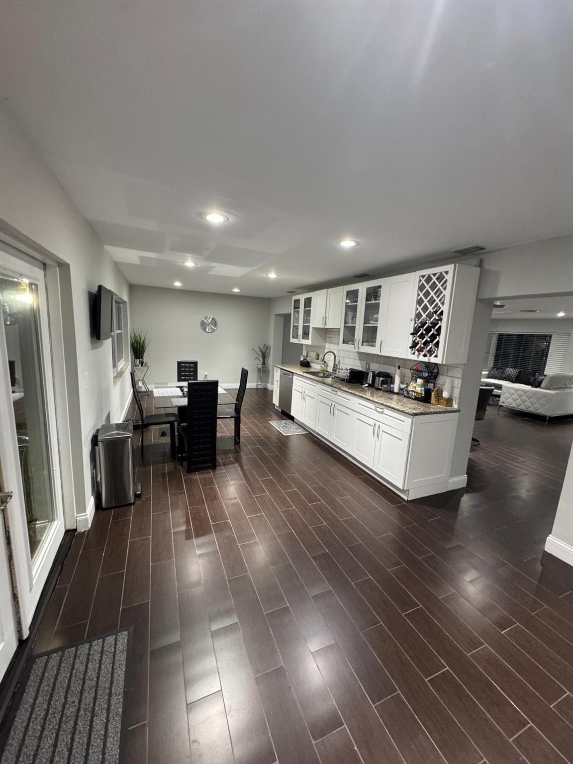 Vanguard Village In The - Residential