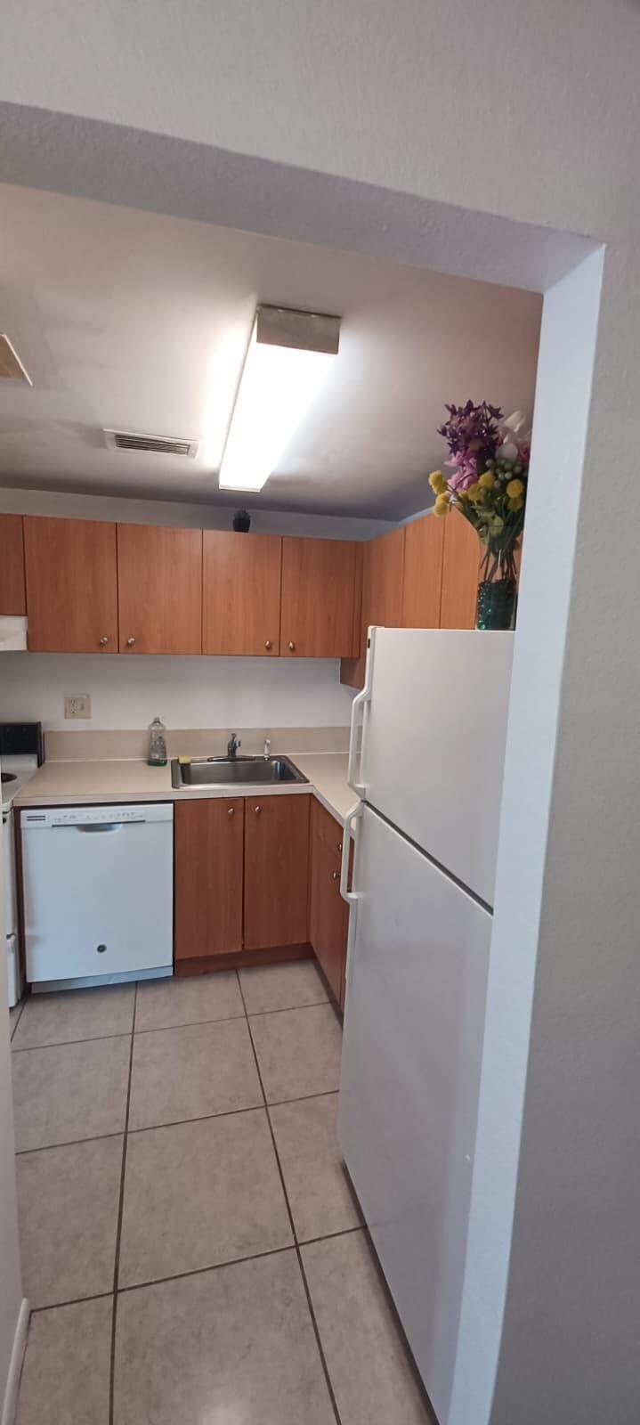 CLEAR LAKE PALMS CONDO - Residential Lease