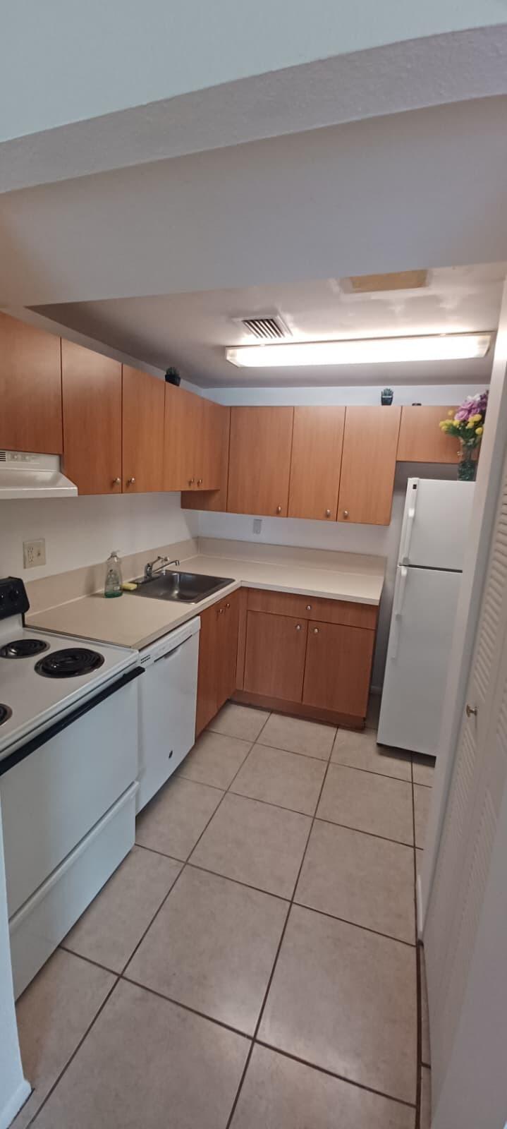 CLEAR LAKE PALMS CONDO - Residential Lease