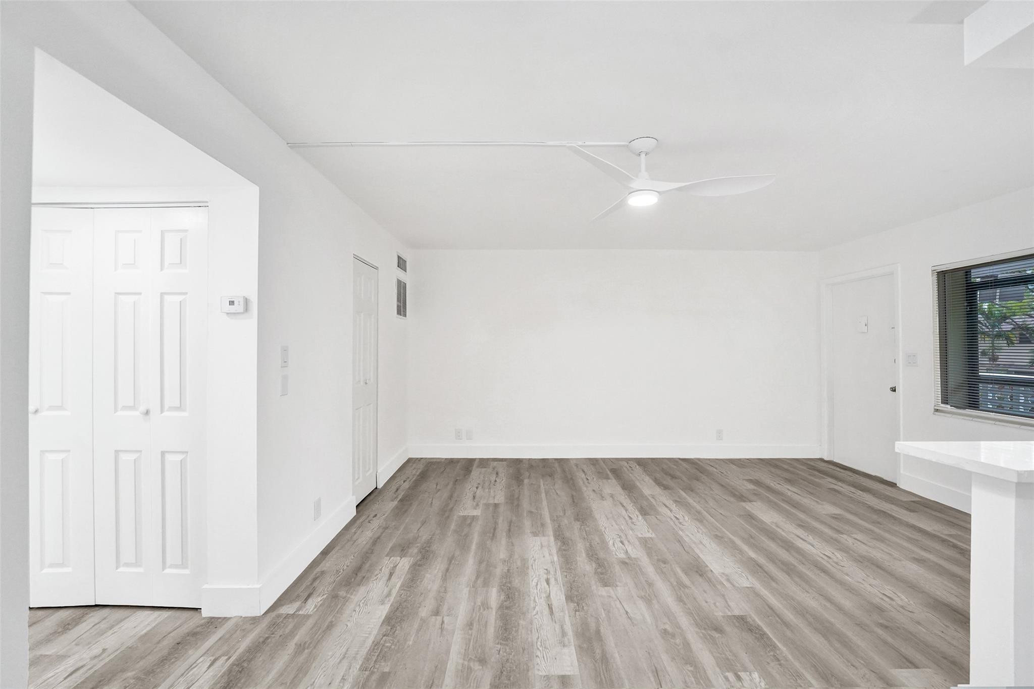 SANTA MONICA CONDOMINIUM - Residential