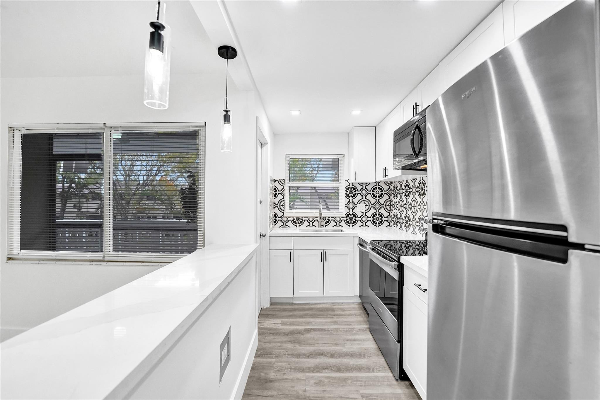 SANTA MONICA CONDOMINIUM - Residential