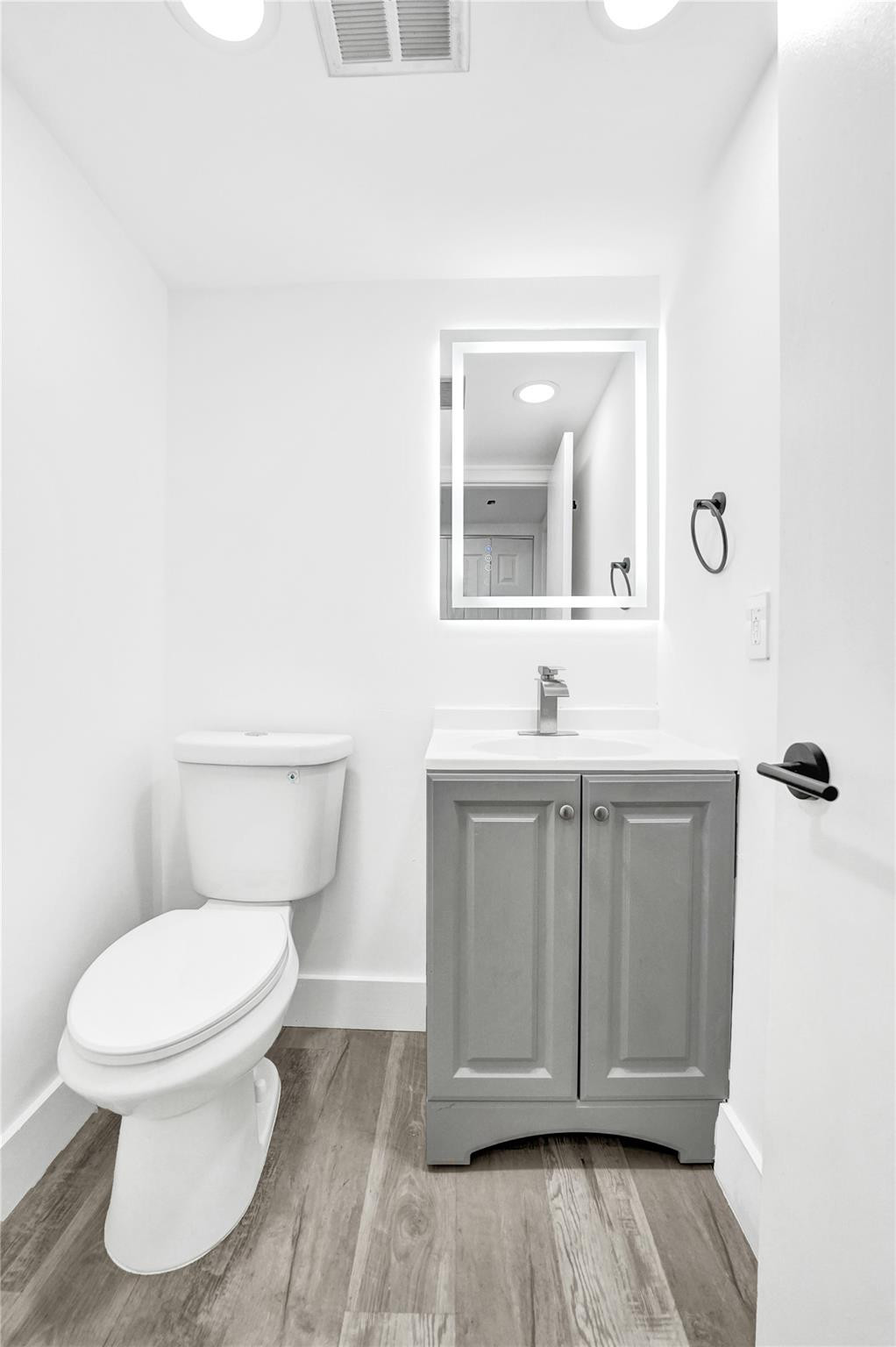 SANTA MONICA CONDOMINIUM - Residential