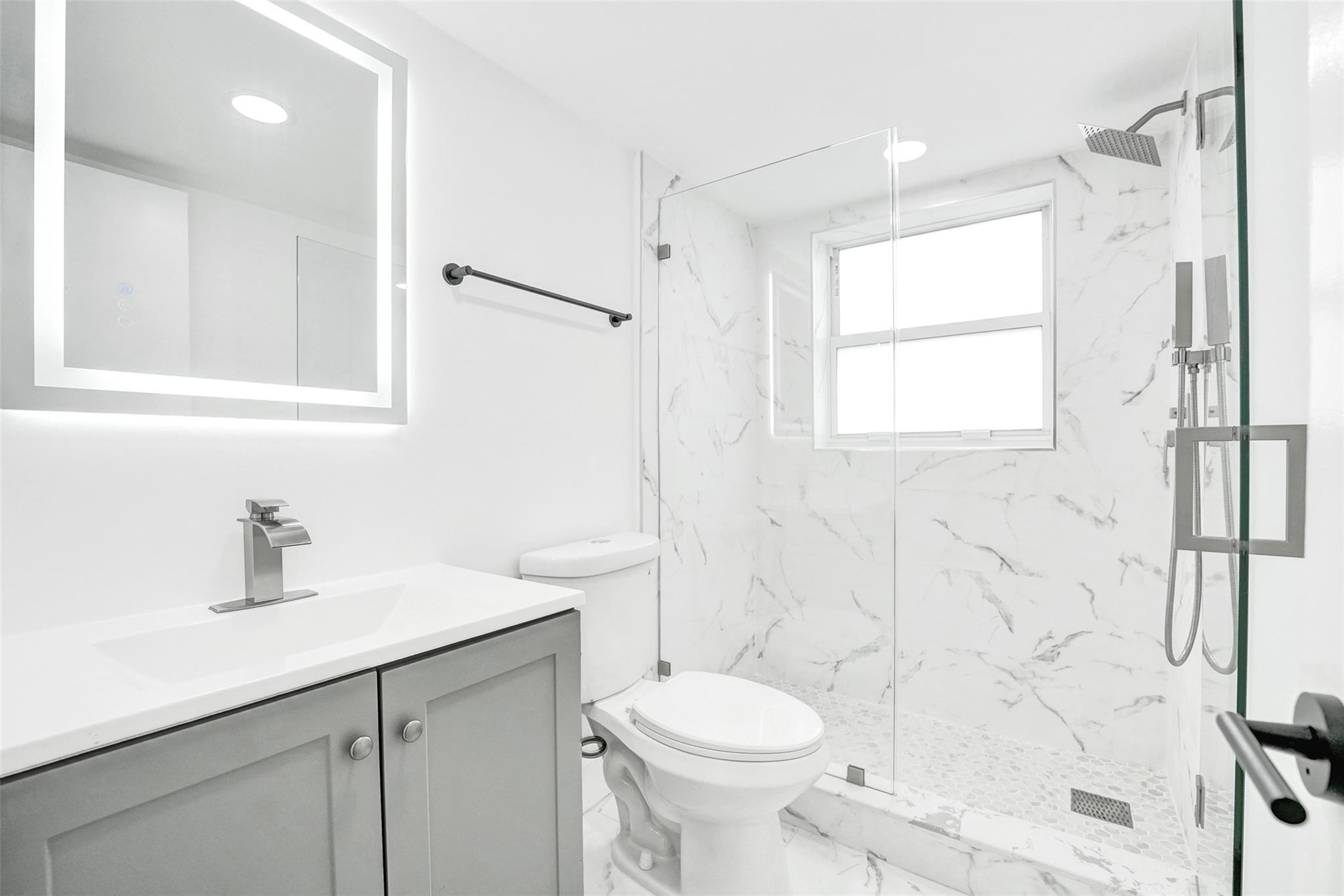 SANTA MONICA CONDOMINIUM - Residential