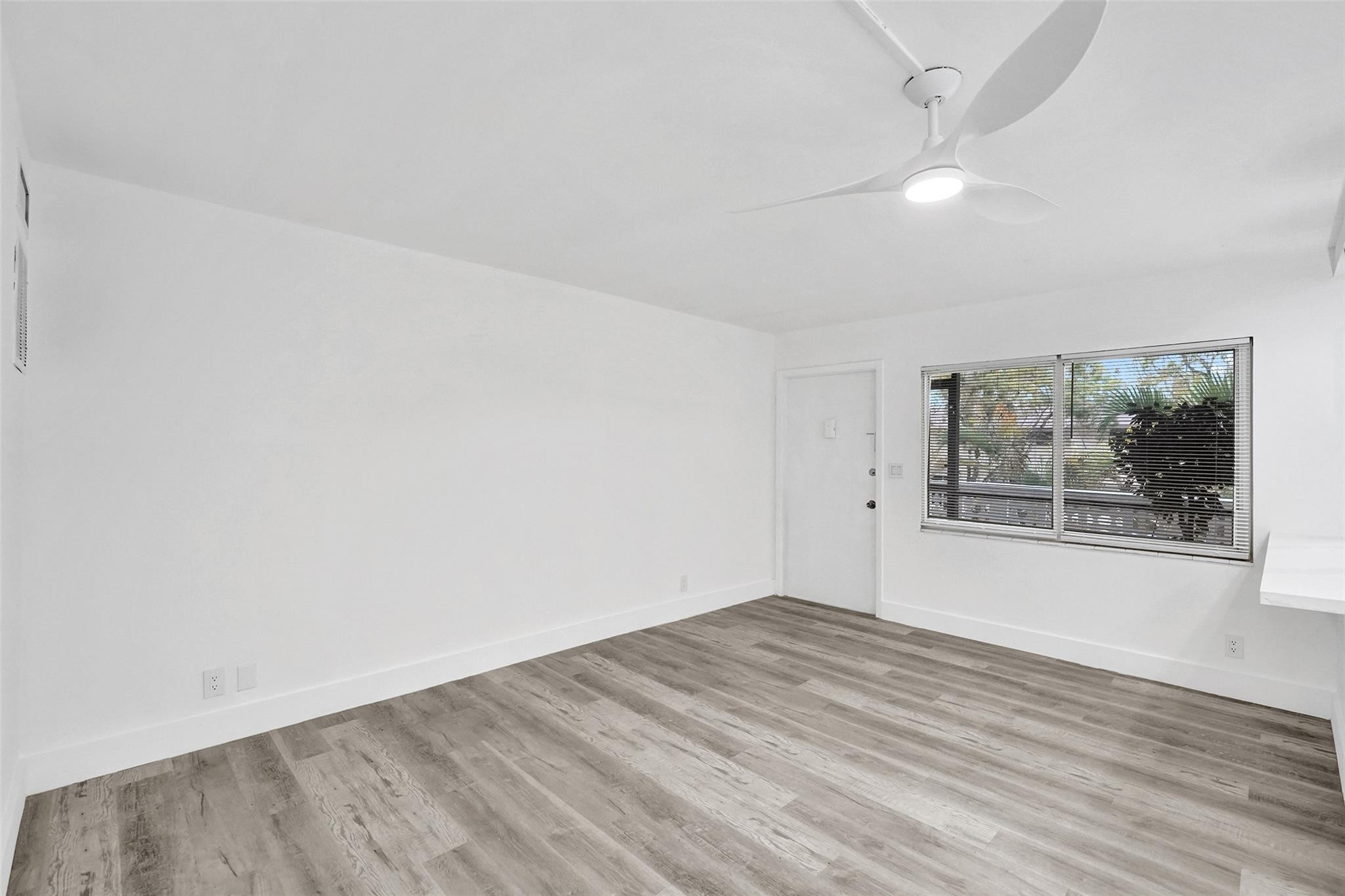 SANTA MONICA CONDOMINIUM - Residential