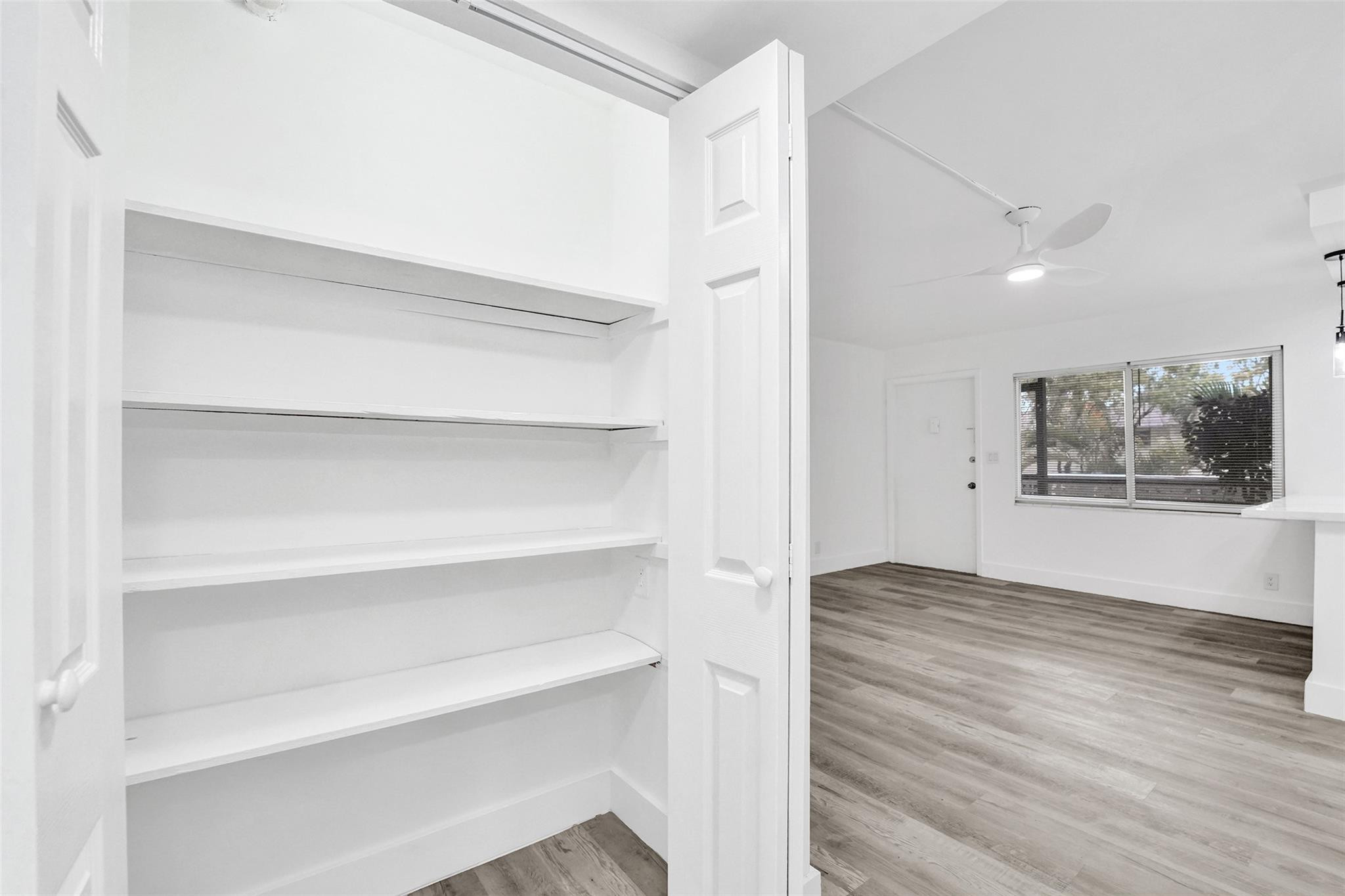 SANTA MONICA CONDOMINIUM - Residential