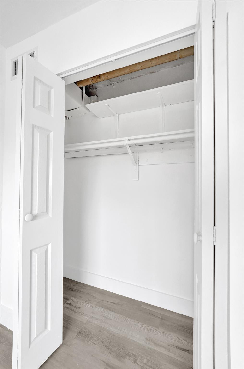 SANTA MONICA CONDOMINIUM - Residential