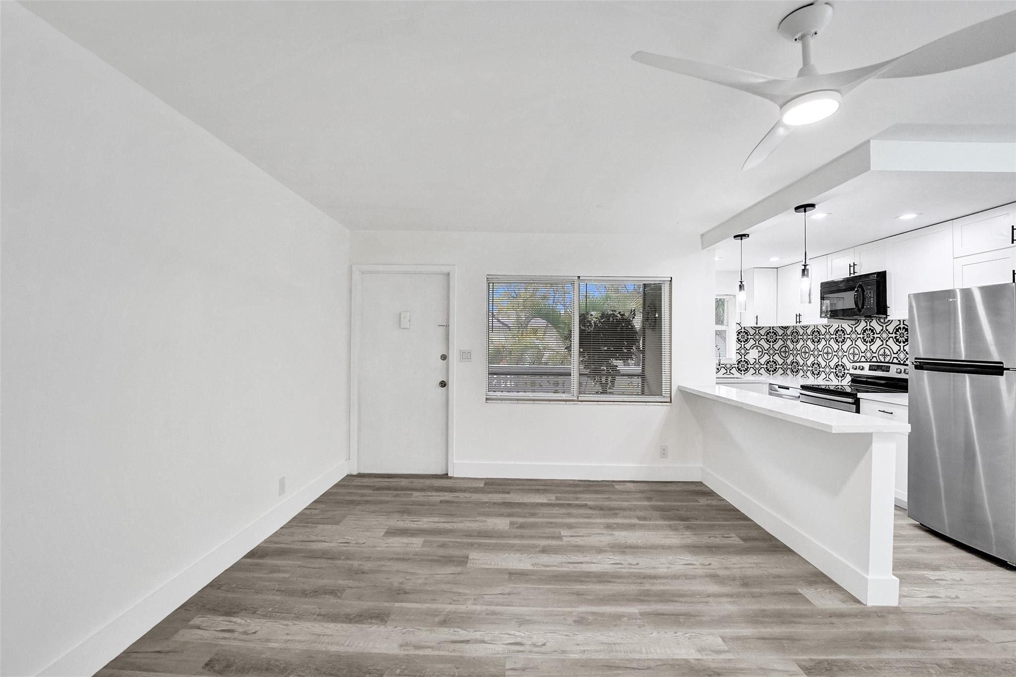 SANTA MONICA CONDOMINIUM - Residential