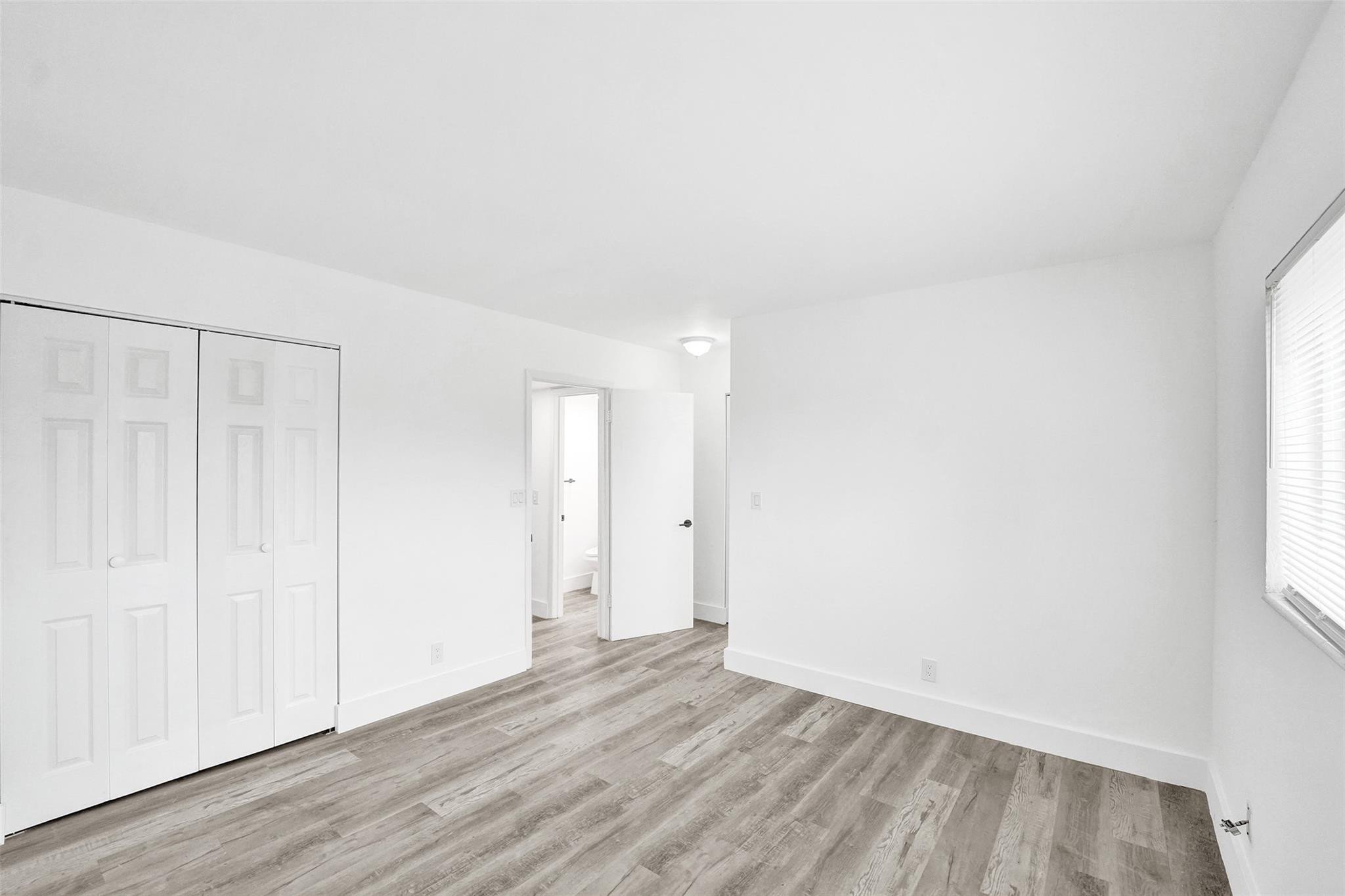 SANTA MONICA CONDOMINIUM - Residential