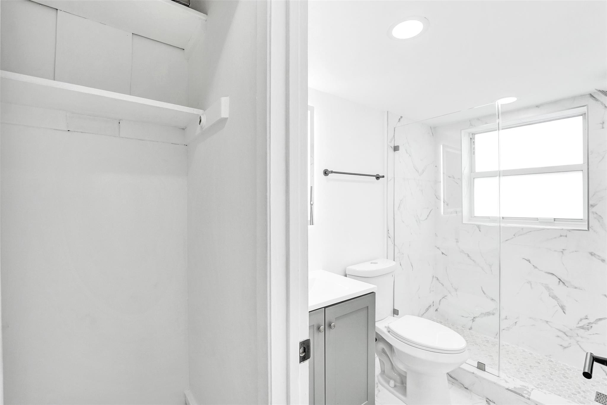 SANTA MONICA CONDOMINIUM - Residential